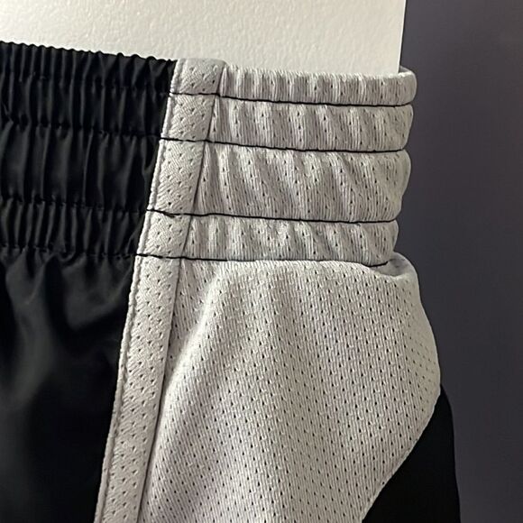 Nike Women’s Black/Gray Athletic Shorts with Built-in Drawstring Shorts- Medium - Picture 7 of 16